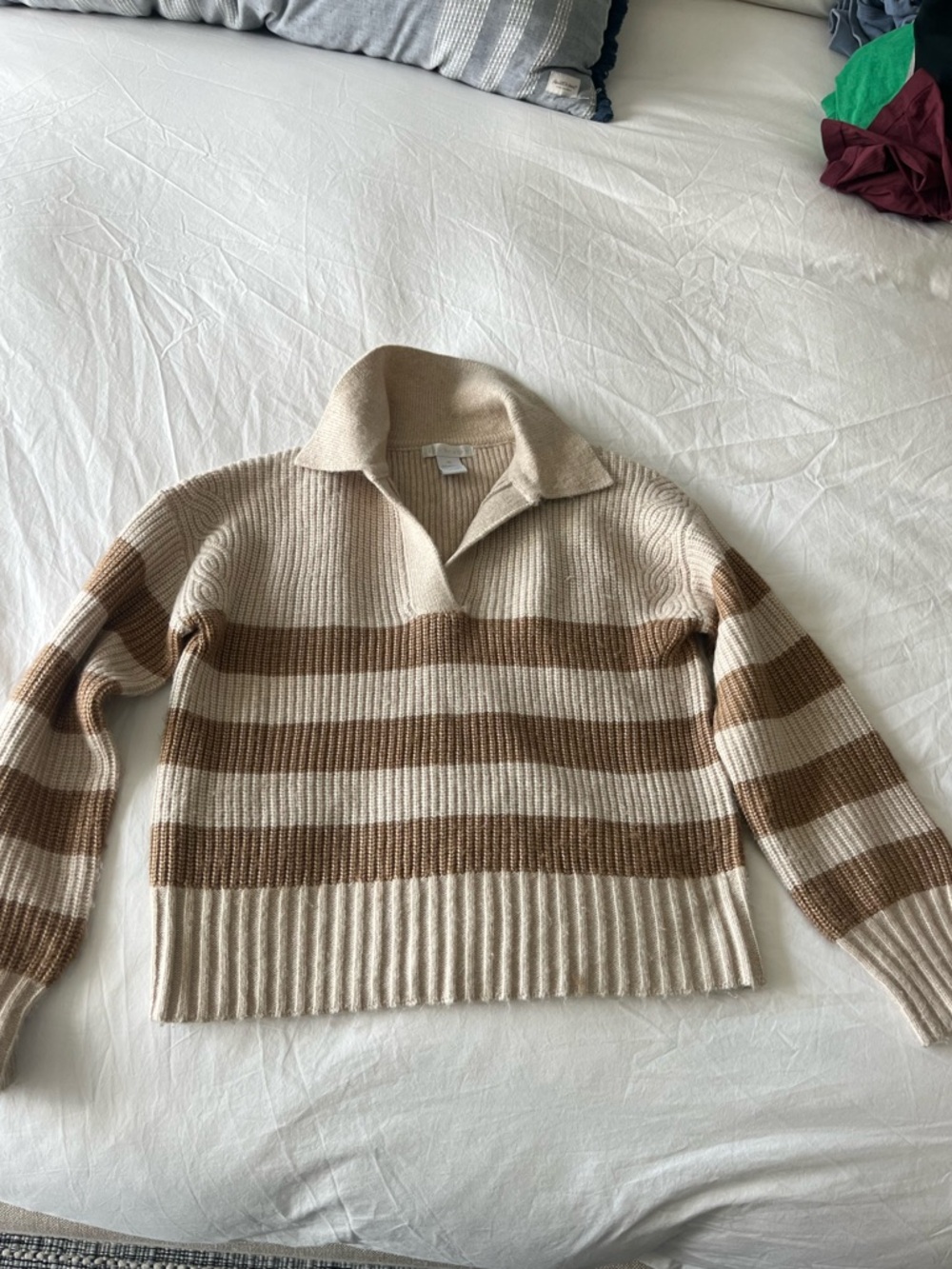 Design History Soft Cream Ribbed Knit Sweater